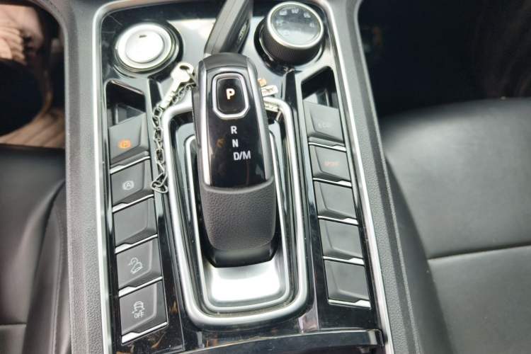 Used JMC Yuhu 9 2022 2.0T Automatic Diesel 4x4 Comfort Edition Gear Lever