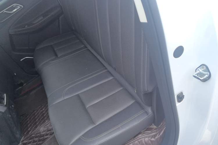 Used JMC Yuhu 9 2022 2.0T Automatic Diesel 4x4 Comfort Edition Interior 1