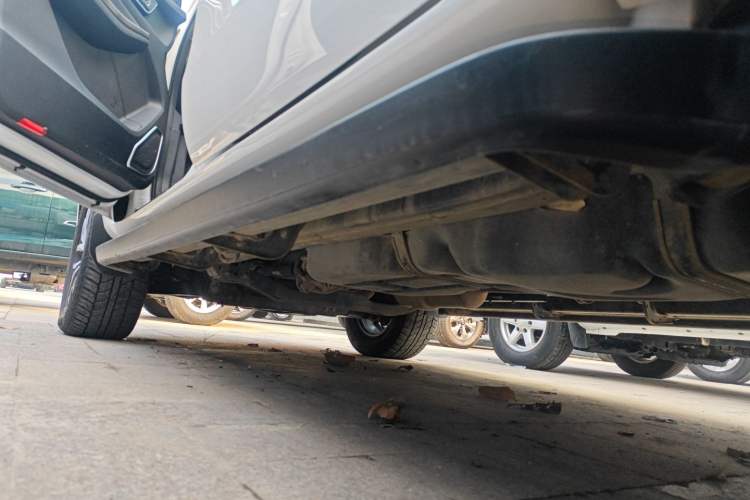 Used JMC Yuhu 9 2022 2.0T Automatic Diesel 4x4 Comfort Edition Left Side Sill