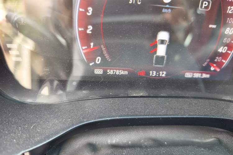 Used JMC Yuhu 9 2022 2.0T Automatic Diesel 4x4 Comfort Edition Odometer Close Up