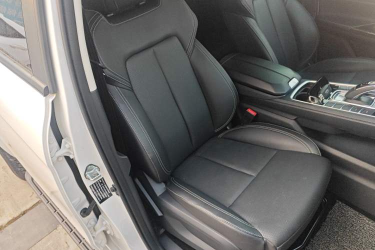 Used JMC Yuhu 9 2022 2.0T Automatic Diesel 4x4 Comfort Edition Right Front Seat
