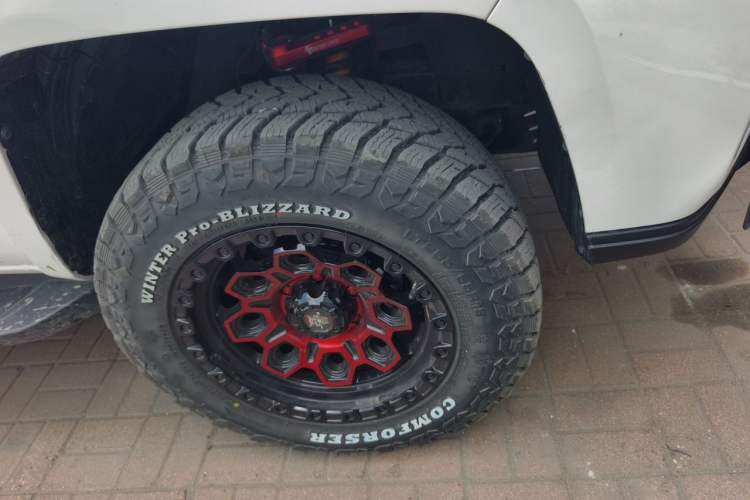 Used JMC Yuhu 9 2022 2.0T Automatic Diesel 4x4 Comfort Edition Right Front Wheel Hub