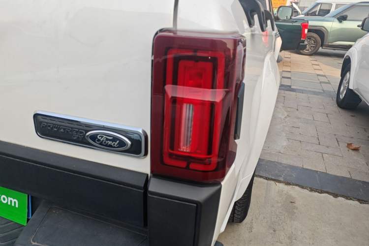 Used JMC Yuhu 9 2022 2.0T Automatic Diesel 4x4 Comfort Edition Right Rear Taillight