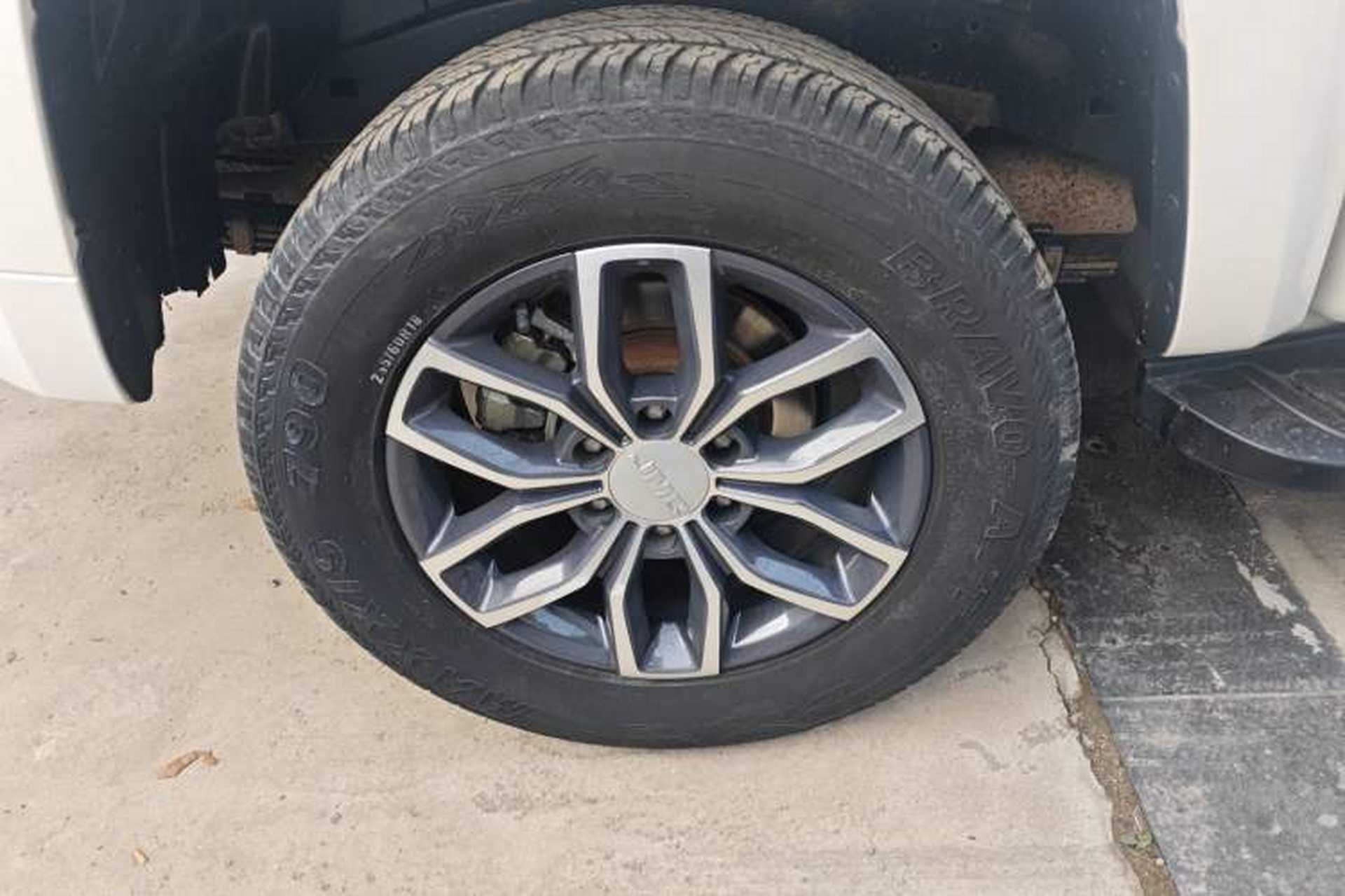 Used JMC Yuhu 9 2022 2.0T Automatic Diesel 4x4 Comfort Edition Right Rear Wheel Hub