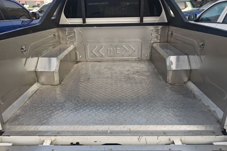 Used JMC Yuhu 9 2022 2.0T Automatic Diesel 4x4 Comfort Edition Trunk