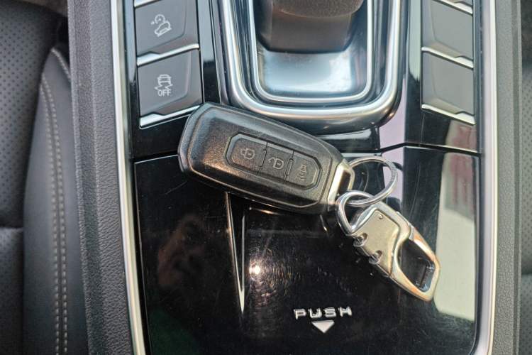 Used JMC Yuhu 9 2022 2.0T Automatic Diesel 4x4 Comfort Edition Vehicle Key