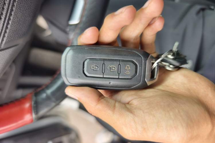 Used JMC Yuhu 9 2022 2.0T Automatic Diesel 4x4 Comfort Edition Vehicle Key