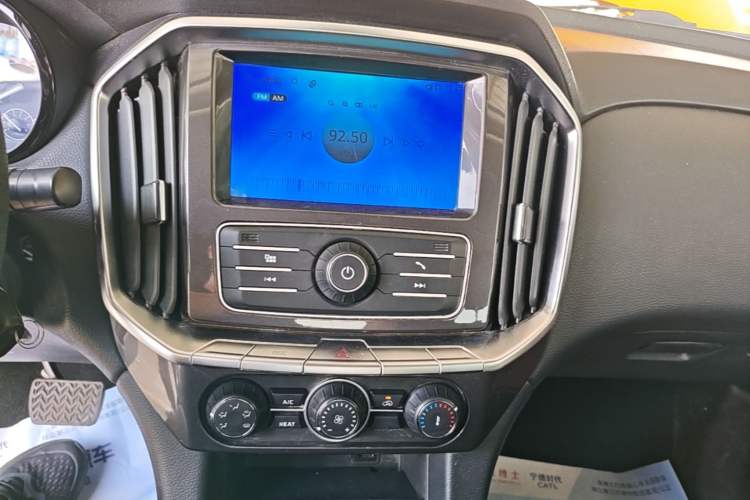 Used JMC Yuhu EV 2022 4x2 LX JX1032PSEF5BEV Audio And AC Panel