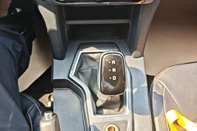 Used JMC Yuhu EV 2022 4x2 LX JX1032PSEF5BEV Gear Lever