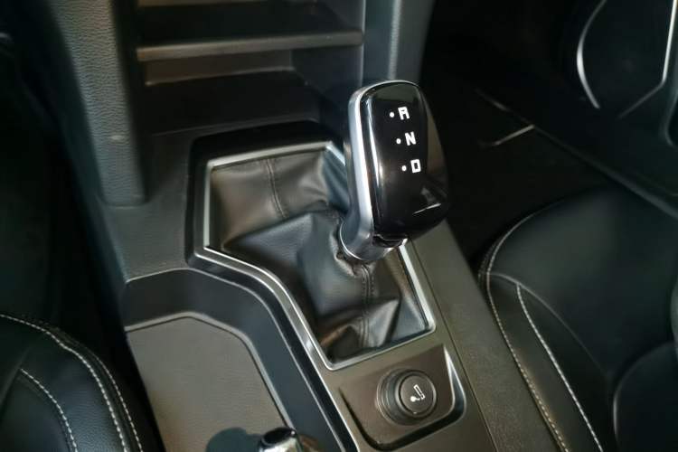 Used JMC Yuhu EV 2022 4x2 LX JX6510PA5BEV Gear Lever