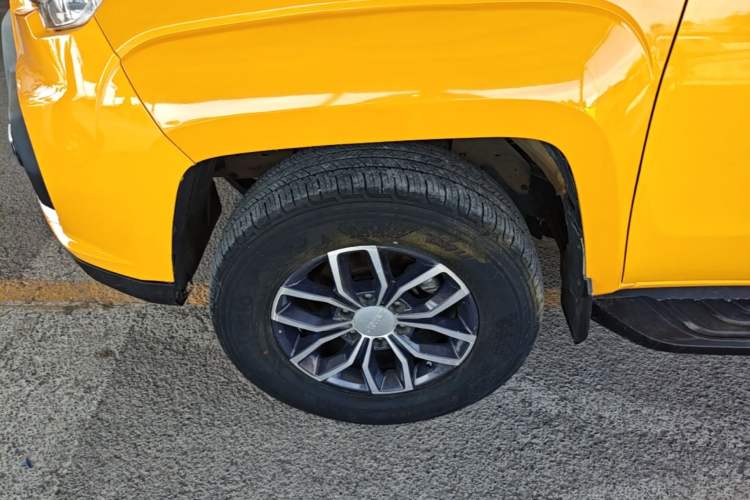 Used JMC Yuhu EV 2022 4x2 LX JX1032PSEF5BEV Left Front Wheel Hub