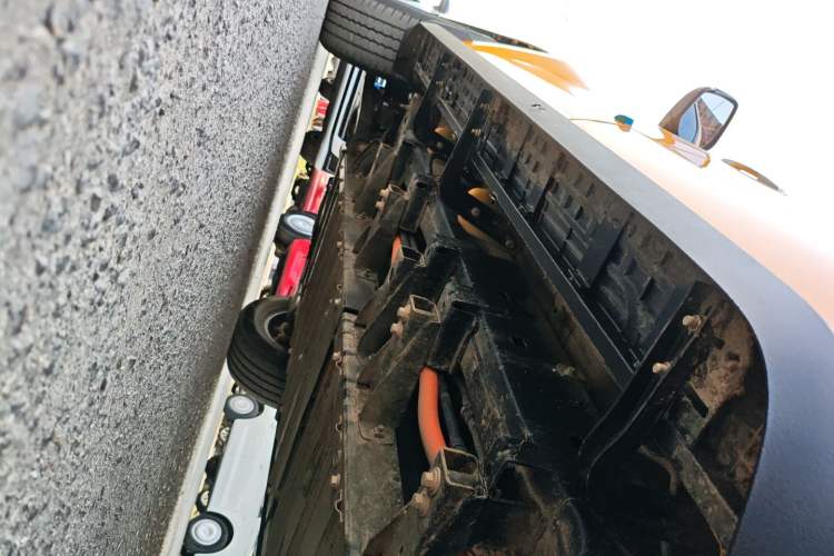 Used JMC Yuhu EV 2022 4x2 LX JX1032PSEF5BEV Left Side Sill