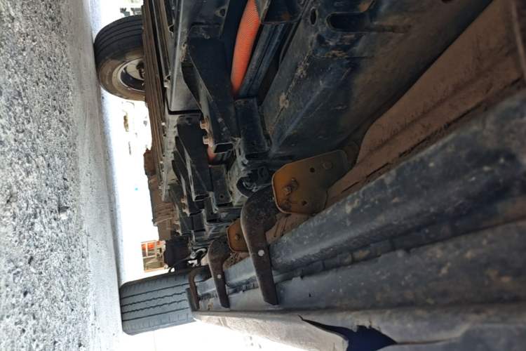 Used JMC Yuhu EV 2022 4x2 LX JX5032XXYPSE5BEV Left Side Sill
