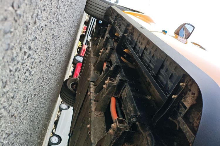 Used JMC Yuhu EV 2022 4x2 LX JX1032PSEF5BEV Left Side Sill