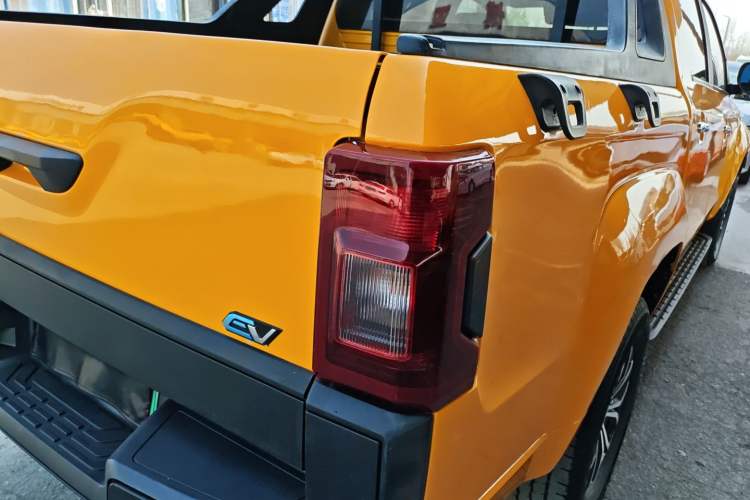 Used JMC Yuhu EV 2022 4x2 LX JX1032PSEF5BEV Right Rear Taillight