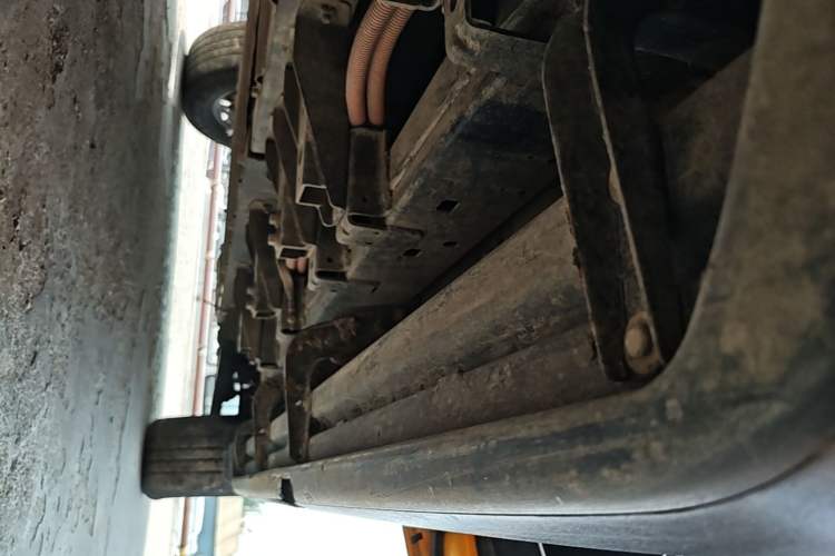 Used JMC Yuhu EV 2022 4x2 LX JX1032PSEF5BEV Right Side Sill