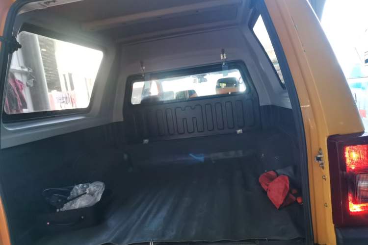 Used JMC Yuhu EV 2022 4x2 LX JX6510PA5BEV Trunk