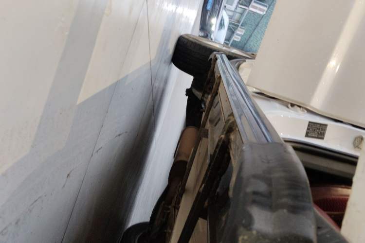 Used JMC Yusheng S330 2016 1.5L GTDi Automatic Two-Wheel Drive Comfort Edition Right Side Sill