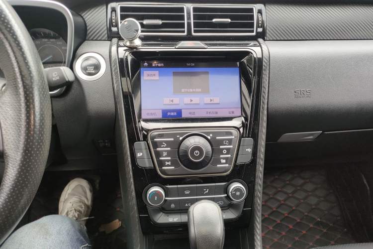 Used JMC Yusheng S330 2016 1.5L GTDi Automatic Two-Wheel Drive Fashion Edition Audio And AC Panel