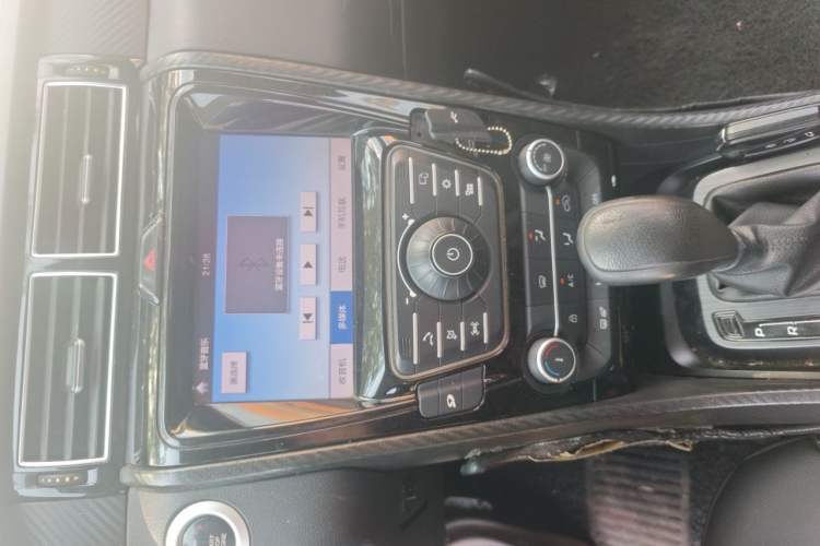Used JMC Yusheng S330 2016 1.5L GTDi Automatic Two-Wheel Drive Fashion Edition Audio And AC Panel