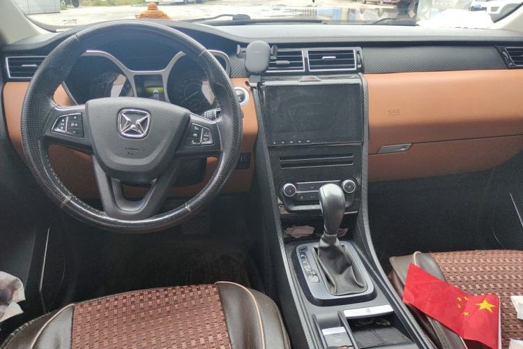 Used JMC Yusheng S330 2016 1.5L GTDi Automatic Two-Wheel Drive Prestige Edition Center Console