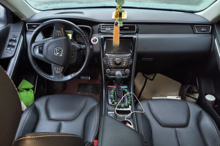 Used JMC Yusheng S330 2016 1.5L GTDi Automatic Two-Wheel Drive Fashion Edition Center Console