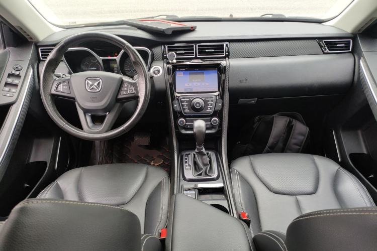 Used JMC Yusheng S330 2016 1.5L GTDi Automatic Two-Wheel Drive Fashion Edition Center Console
