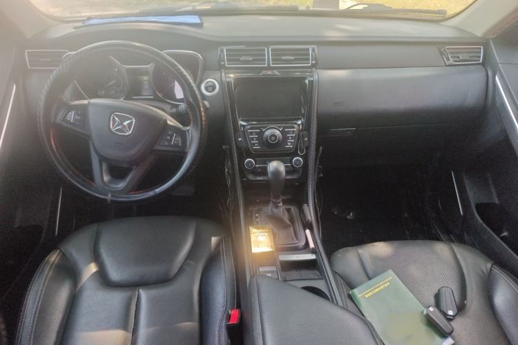Used JMC Yusheng S330 2016 1.5L GTDi Automatic Two-Wheel Drive Fashion Edition Center Console