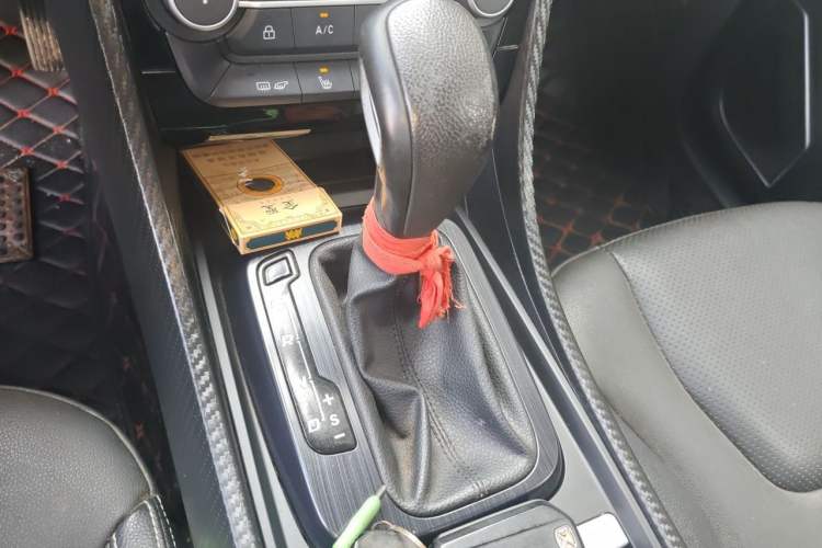 Used JMC Yusheng S330 2016 1.5L GTDi Automatic Two-Wheel Drive Prestige Edition Gear Lever
