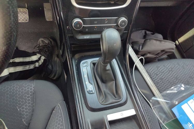 Used JMC Yusheng S330 2016 1.5L GTDi Automatic Two-Wheel Drive Comfort Edition Gear Lever