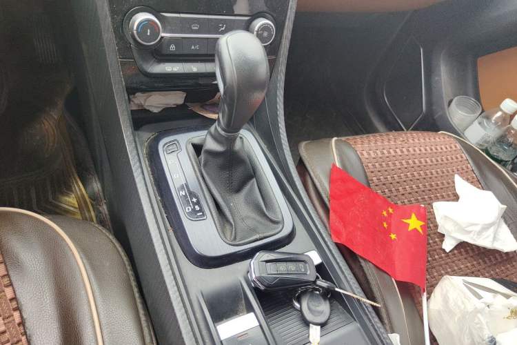 Used JMC Yusheng S330 2016 1.5L GTDi Automatic Two-Wheel Drive Prestige Edition Gear Lever