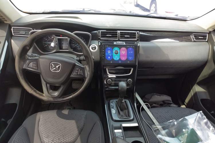 Used JMC Yusheng S330 2016 1.5L GTDi Automatic Two-Wheel Drive Comfort Edition Interior 2