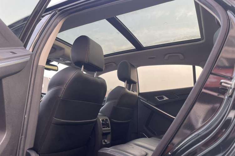 Used JMC Yusheng S330 2016 1.5L GTDi Automatic Two-Wheel Drive Flagship Edition Interior 5