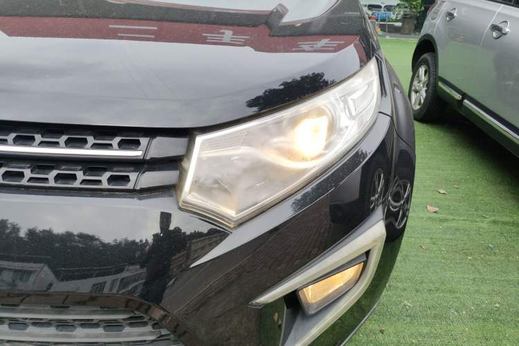 Used JMC Yusheng S330 2016 1.5L GTDi Automatic Two-Wheel Drive Fashion Edition Left Front Headlight