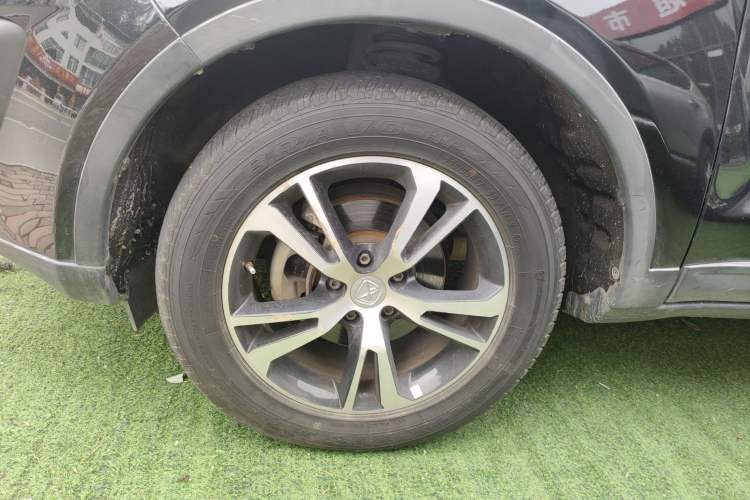 Used JMC Yusheng S330 2016 1.5L GTDi Automatic Two-Wheel Drive Fashion Edition Left Front Wheel Hub