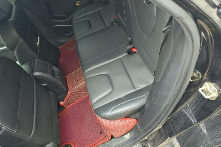 Used JMC Yusheng S330 2016 1.5L GTDi Automatic Two-Wheel Drive Prestige Edition Left Rear Seat