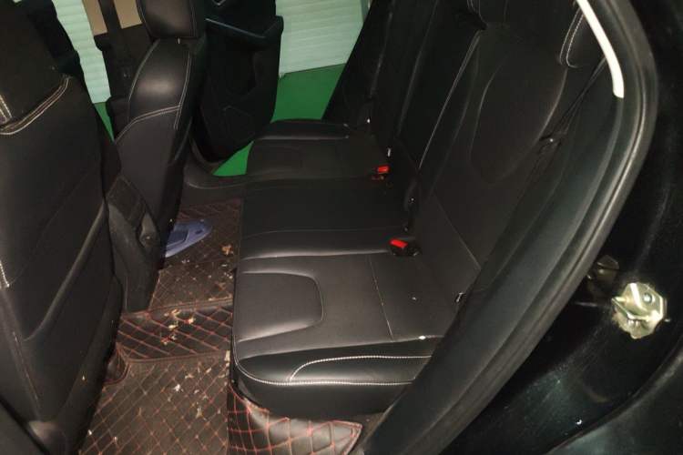 Used JMC Yusheng S330 2016 1.5L GTDi Automatic Two-Wheel Drive Prestige Edition Left Rear Seat