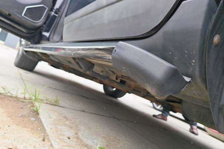 Used JMC Yusheng S330 2016 1.5L GTDi Automatic Two-Wheel Drive Prestige Edition Left Side Sill