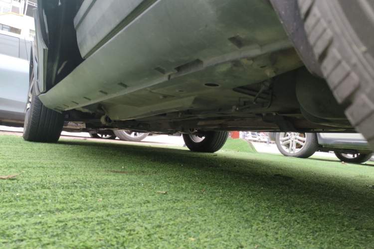 Used JMC Yusheng S330 2016 1.5L GTDi Automatic Two-Wheel Drive Fashion Edition Left Side Sill