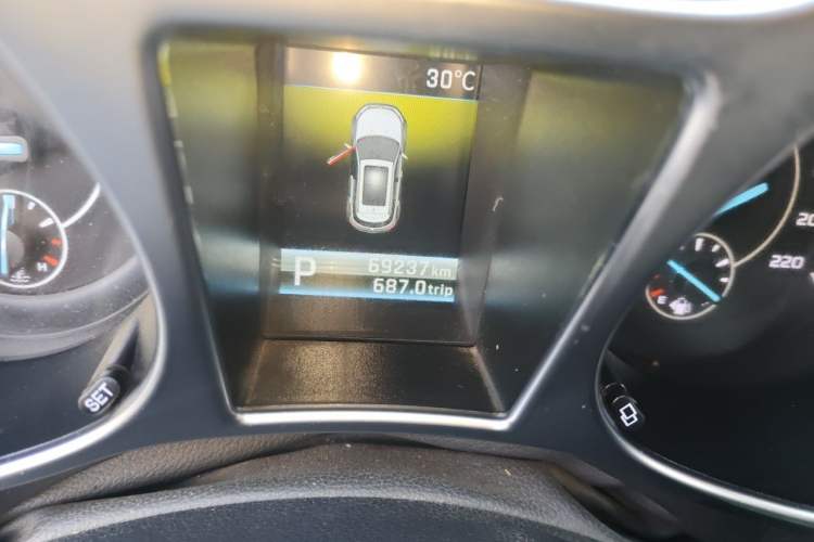 Used JMC Yusheng S330 2016 1.5L GTDi Automatic Two-Wheel Drive Prestige Edition Odometer Close Up