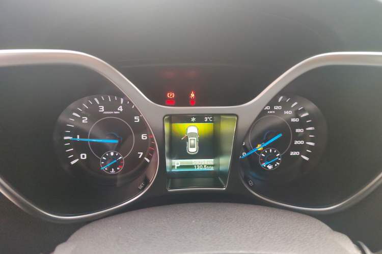 Used JMC Yusheng S330 2016 1.5L GTDi Automatic Two-Wheel Drive Flagship Edition Odometer Close Up