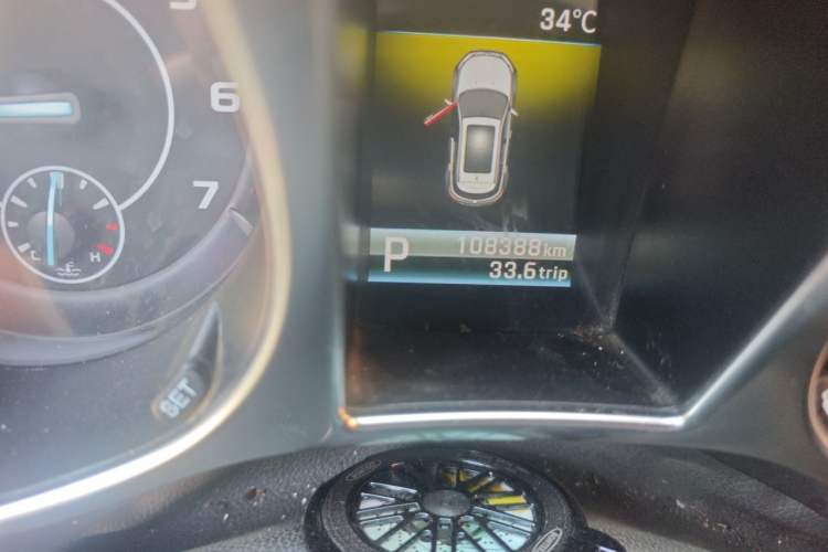 Used JMC Yusheng S330 2016 1.5L GTDi Automatic Two-Wheel Drive Fashion Edition Odometer Close Up