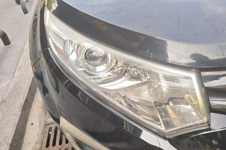 Used JMC Yusheng S330 2016 1.5L GTDi Automatic Two-Wheel Drive Prestige Edition Right Front Headlight