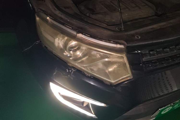 Used JMC Yusheng S330 2016 1.5L GTDi Automatic Two-Wheel Drive Prestige Edition Right Front Headlight