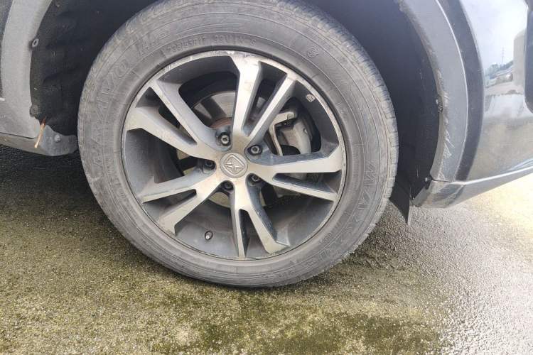 Used JMC Yusheng S330 2016 1.5L GTDi Automatic Two-Wheel Drive Prestige Edition Right Front Wheel Hub