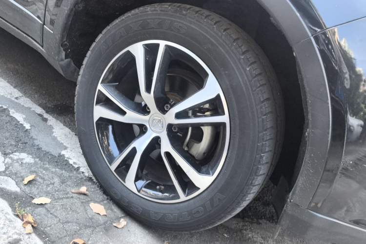 Used JMC Yusheng S330 2016 1.5L GTDi Automatic Two-Wheel Drive Fashion Edition Right Front Wheel Hub
