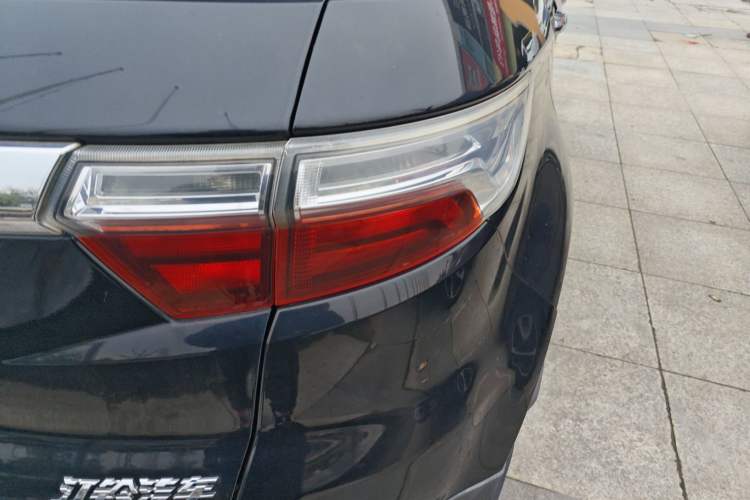 Used JMC Yusheng S330 2016 1.5L GTDi Automatic Two-Wheel Drive Prestige Edition Right Rear Taillight