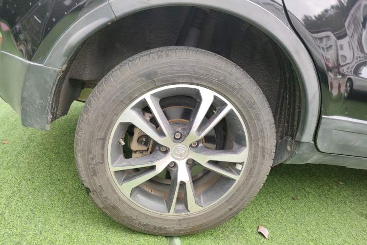 Used JMC Yusheng S330 2016 1.5L GTDi Automatic Two-Wheel Drive Fashion Edition Right Rear Wheel Hub