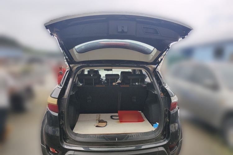 Used JMC Yusheng S330 2016 1.5L GTDi Automatic Two-Wheel Drive Prestige Edition Trunk