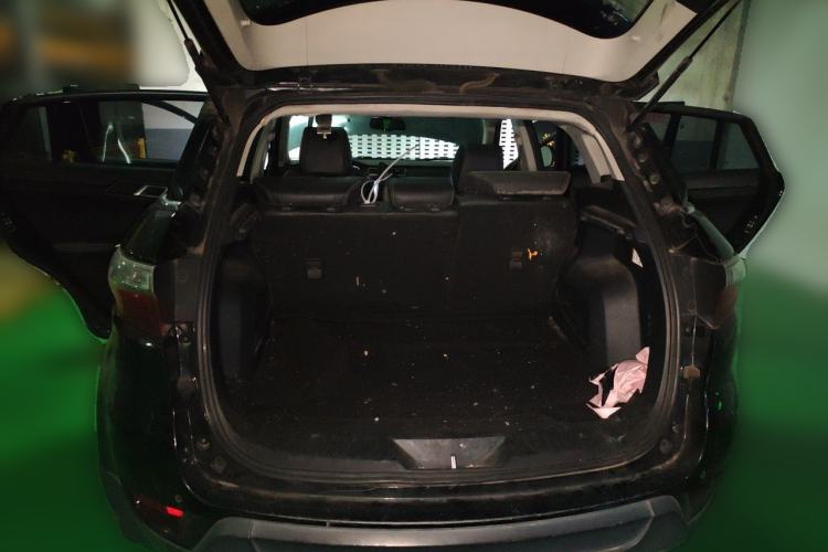 Used JMC Yusheng S330 2016 1.5L GTDi Automatic Two-Wheel Drive Prestige Edition Trunk